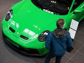 \"بورشه\" و\"مرسيدس\" تواجهان خسارة 3.7 مليار دولار بسبب رسوم ترمب