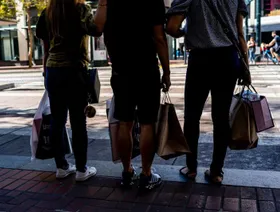 من السيارات للأجهزة.. هذا ما سيخسره الأميركيون بعد رسوم ترمب