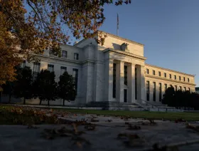 سوق العمل الضعيفة تغذي رهانات خفض الفائدة الأميركية