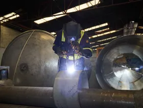 ترمب يعتزم الإعلان عن رسوم جمركية بـ25% على الصلب والألمنيوم