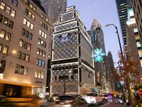 متجر "لوي فويتون" الرئيسي في فيفث أفينيو، مانهاتن، الولايات المتحدة الأميركية - بلومبرغ