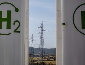 هل تتمكن السعودية من توليد نصف كهربائها من الطاقة النظيفة بحلول 2030؟