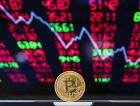 بتكوين تتراجع مع تلاشي آمال خفض الفائدة الأميركية