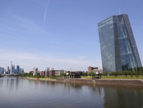 مقر البنك المركزي الأوروبي على ضفاف نهر الماين قرب الحي المالي في فرانكفورت، ألمانيا - المصدر: بلومبرغ