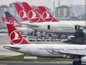 طائرات ركاب تابعة لشركة "الخطوط الجوية التركية" بمطار في إسطنبول - المصدر: أ.ف.ب