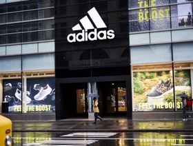 "نايكي" تتهم "أديداس" بنسخ اختراعها لنسيج محاك يقلل من الهدر حاصل على براءة اختراع - المصدر: بلومبرغ