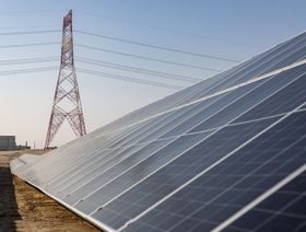 الإمارات تخطط لمضاعفة الكهرباء من الطاقة الشمسية في 2035