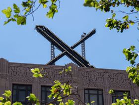 منصة ماسك \"إكس\" تتراجع عن حذف العناوين الرئيسية من روابط الأخبار