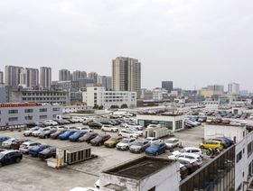 سيارات مستعملة معروضة للبيع في شنغهاي بالصين. - المصدر: بلومبرغ