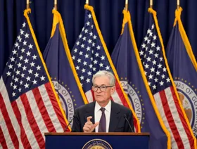 بعد خفض الفائدة.. باول يوحد صف الفيدرالي وسط عواصف السياسة والاقتصاد