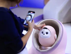 روبوت (Ai Me) المصاحب للذكاء الاصطناعي من شركة "تي سي إل" في معرض "آي إف إيه" للإلكترونيات الاستهلاكية والأجهزة المنزلية في برلين، ألمانيا في 5 سبتمبر 2025 - بلومبرغ