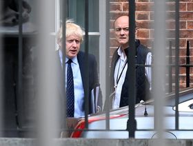بوريس جونسون ومستشاره الخاص دومينيك كامينغز، عندما كانت الأمور بينهما على أحسن حال - AFP