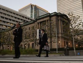 استطلاع \"بلومبرغ\" يرجح مراجعة بنك اليابان سياسته النقدية في 2023