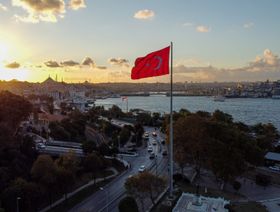 تعطل حركة الملاحة بمضيق البوسفور في تركيا عقب جنوح سفينة