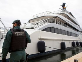 الاتحاد الأوروبي يقر قانوناً يسهّل مصادرة اليخوت الروسية