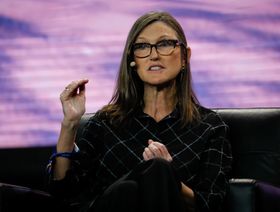 كاثي وود: سياسة الفيدرالي الأميركي تتجاهل إشارات الانكماش