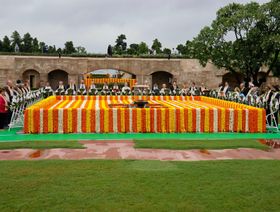 زعماء العالم عند نصب المهاتما غاندي التذكاري في راج غات على هامش قمة مجموعة العشرين في 10 سبتمبر 2023، الهند - المصدر: غيتي إيمجز