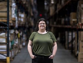 روكس آن توماس، مديرة اللوجستيات في شركة "غربر بلامبنغ فيكسترز" - المصدر: بلومبرغ