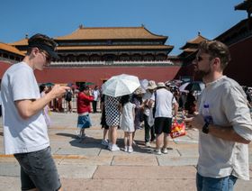 الصين تسهل إجراءات الحصول على التأشيرة لجذب السياح الأجانب