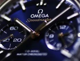 ساعة تحمل العلامة التجارية "أوميغا" التابعة لمجموعة "سواتش" - المصدر: بلومبرغ