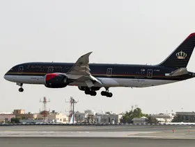 طائرة تابعة للخطوط الجوية الملكية الأردنية من طراز بوينغ 787-8 دريملاينر - AFP