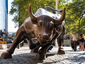 وول ستريت - المصدر: بلومبرغ