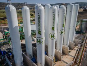 \"أكوا باور\" السعودية تخطط لإنشاء ثلاثة مصانع هيدروجين عملاقة