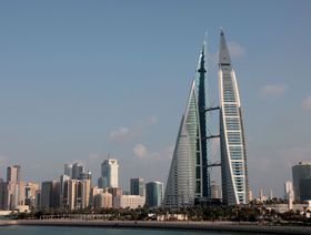 \"ستاندرد أند بورز\" تعدل نظرتها لاقتصاد البحرين إلى مستقرة