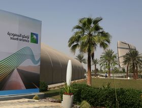 أرامكو السعودية تدرس طرح ذراعها التجارية بالبورصة وسط طفرة أسعار النفط