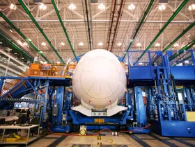 طائرة "دريملاينر 787" من شركة "بوينغ"، على خط الإنتاج في منشأة التجميع النهائي للشركة في نورث تشارلستون، ساوث كارولينا، الولايات المتحدة الأميركية - بلومبرغ