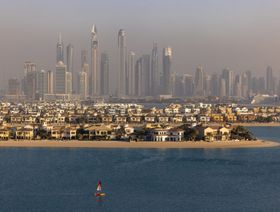 بلومبرغ: متاجر الكريبتو في دبي تزداد بريقاً مع تشديد القيود البنكية