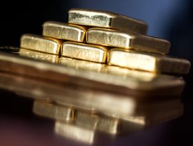 سعر الذهب يسجل مستوى قياسياً جديداً فوق 2300 دولار بعد تصريحات باول