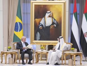 رئيس دولة الإمارات العربية المتحدة الشيخ محمد بن زايد مستقبلاً رئيس البرازيل لولا داسيلفا في أبوظبي - المصدر: وام