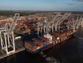 عملاقة الشحن \"CMA CGM\" تتكبد خسائر فصلية مع تصاعد التوتر في البحر الأحمر