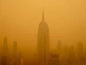 الدخان الناجم عن حرائق الغابات في كندا يتجه جنوباً مشكلاً ضباباً دخانياً في مساحة كبيرة من شرق الولايات المتحدة - Getty Images