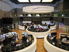 متداولون في بورصة فرانكفورت، ألمانيا - بلومبرغ