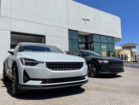 صانعة السيارات الكهربائية بولستار تلجأ إلى فولفو وجيلي لتمويل إضافي