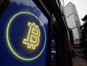 \"بتكوين\" تهيمن على 55% من سوق العملات المشفرة