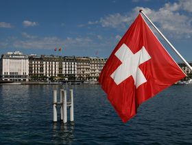 سويسرا ستلجأ لمناورة قانونية لإقرار الحد الأدنى للضريبة - المصدر: بلومبرغ