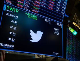 \"تويتر\" قد تخفض حوافز موظفيها إلى النصف بسبب الأداء المالي