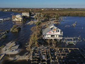 صورة جوية لجزيرة ماتلاشا، فلوريدا في 30 سبتمبر 2022 توضح الدمار الذي خلفه إعصار إيان - المصدر: بلومبرغ