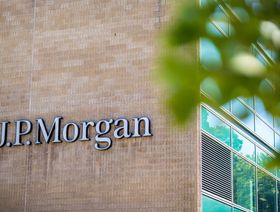 \"جيه بي مورغان\" يبدأ مدفوعات بلوكتشين باليورو للشركات