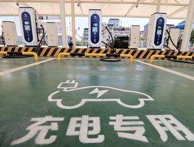الصراع على سوق السيارات الكهربائية في الصين يخنق الصنّاع الصغار