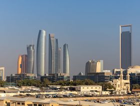 الإمارات وإيران تستكشفان التعاون في 12 قطاعاً اقتصادياً