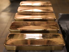 الذهب يكسر سلسلة المكاسب بعد أرقام التضخم الأميركية
