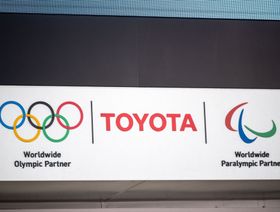 لافتة تجمع شعار "تويوتا موتور" والأولمبياد - المصدر: بلومبرغ