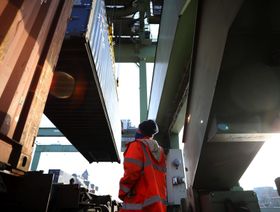 تحميل قطار شحن في محطة حاويات في الميناء الغربي لبرلين، ألمانيا - المصدر: بلومبرغ