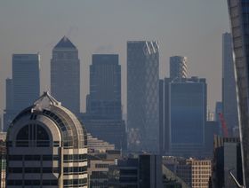 \"غولدمان\": عبء اضطرابات المصارف على المملكة المتحدة يفوق منطقة اليورو