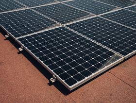 ألواح طاقة شمسية - المصدر: بلومبرغ