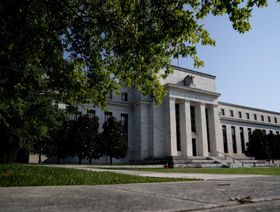 ترقب في أسواق المال لموعد خفض بنك الاحتياطي الفيدرالي لبرامج التحفيز ورفع الفائدة - المصدر: بلومبرغ
